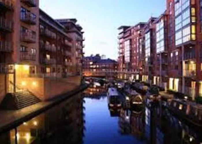 Birmingham Emerald 2-Bedroom Apartment City Centre