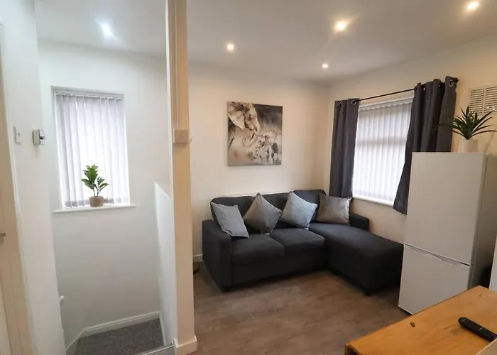 Cosy Two Bedroom First Floor Apartment Birmingham