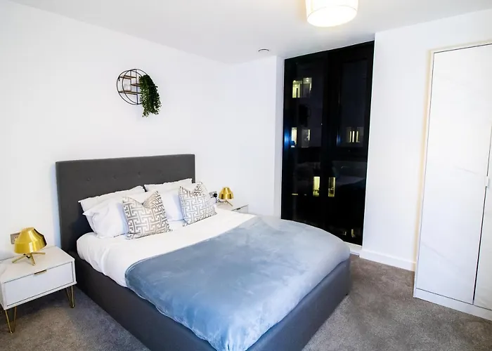 Beautiful Place - 2 Bedroom Apartment On Broad Street Birmingham