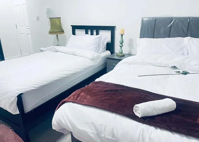 1 Bed Apartment With 2 Beds 1 Double Plus 1 Single Birmingham