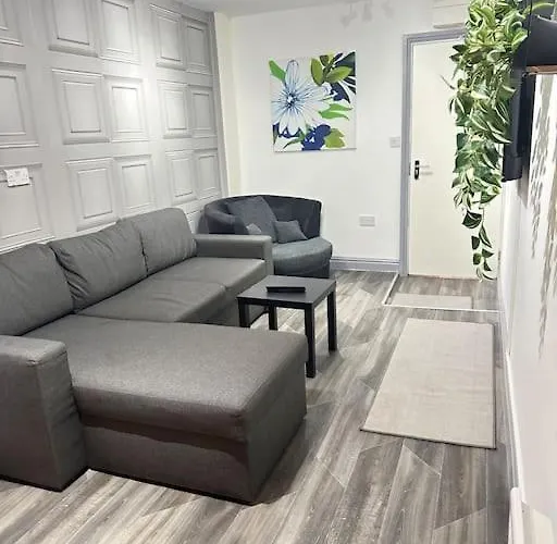 1 Bedroom Apartment, Free Parking, Not Shared! - Birmingham