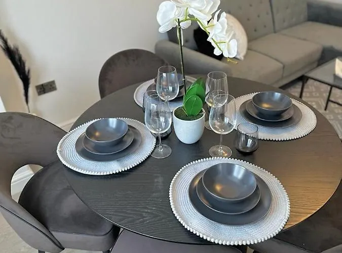 Modern And Spacious Flat Birmingham