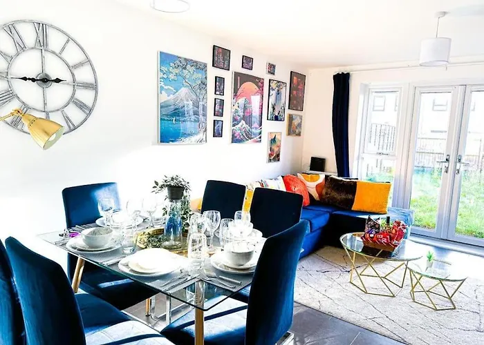 Birmingham Family Home: Spacious 3BR with Garden and Pet-Friendly
