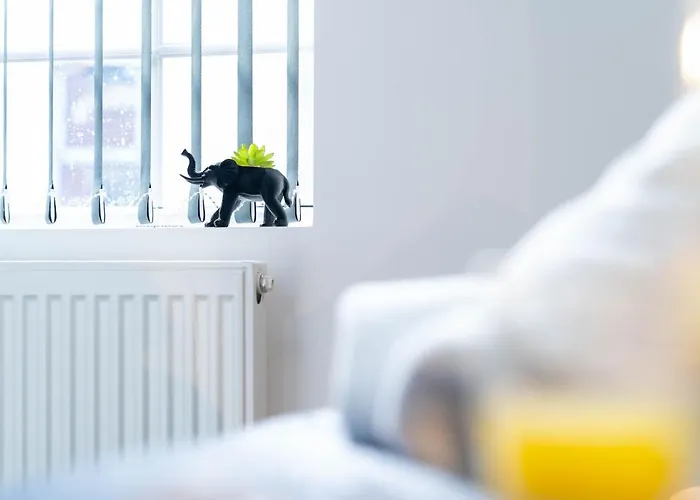 Sky Rooms One Bedroom Modern Studio Apartment 4 Birmingham