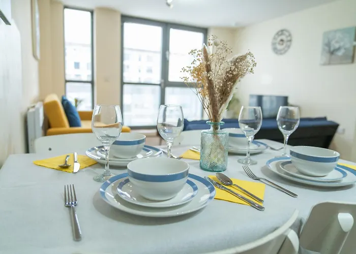 Stay In Our Stylish Flat! & Secure Building & Sleeps Up To 4 Birmingham