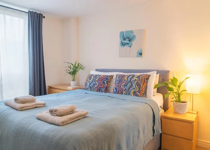 Stay In Our Stylish Flat! & Secure Building & Sleeps Up To 4 Birmingham