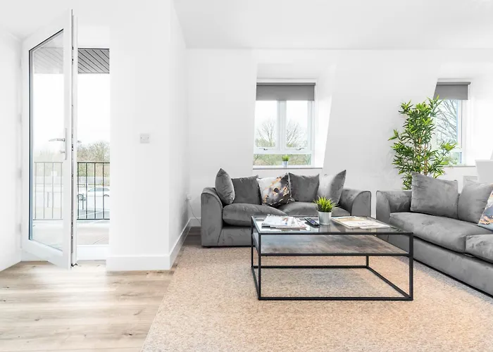 Stylish 2 Bedroom Apartment - Balcony - Secure Parking - Top Rated - 5Mc Birmingham