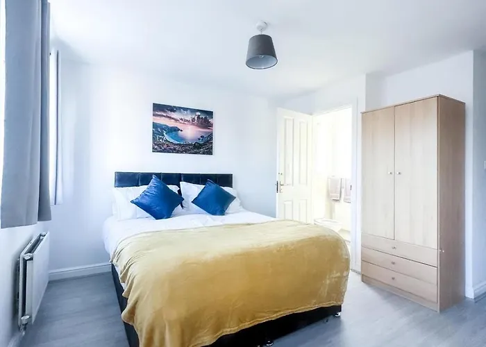 Spacious 6 Bedroom House Near City Centre Birmingham