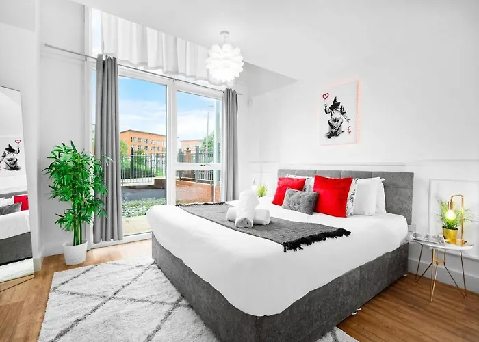 Birmingham City Centre - Terrace - King-Size Bed - Wifi - Netflix - Top Rated - 42M