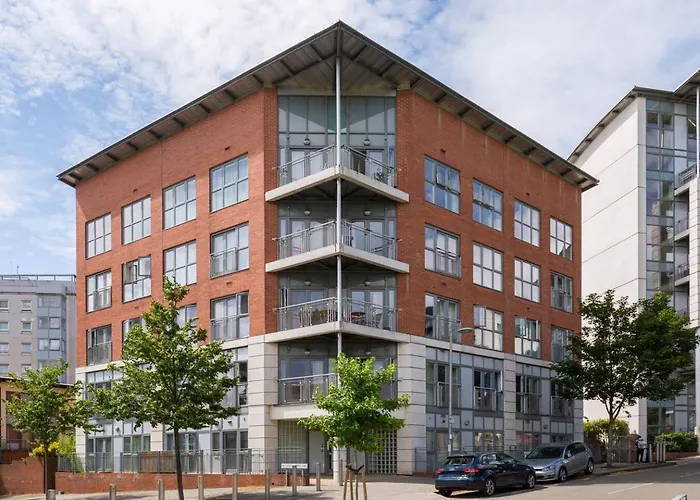 Spacious City Centre Apartment - Balcony - Smart Tv - Wifi- 448A Birmingham
