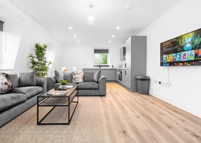 Stylish 2 Bedroom Apartment - Balcony - Secure Parking - Top Rated - 5Mc Birmingham