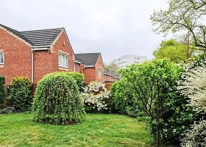 Spacious 6 Bedroom House Near City Centre Birmingham