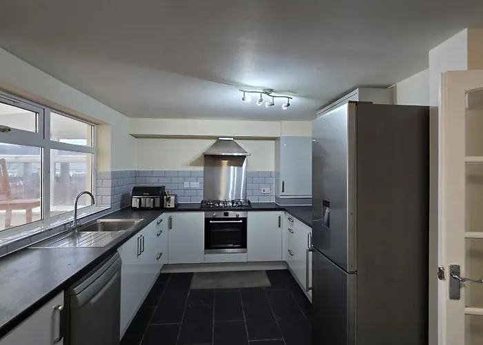 Entire Three Bedroom House In Birmingham