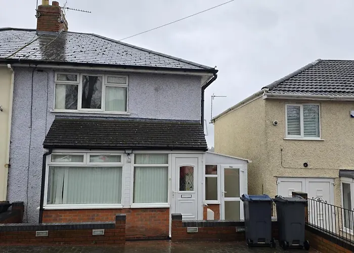 Entire Three Bedroom House In Birmingham