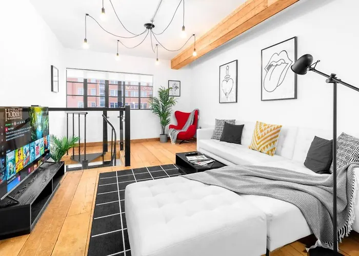 Spacious Loft Style Apartment - Near City Centre - Smart Tv- Wifi - Parking - 3Nt Birmingham