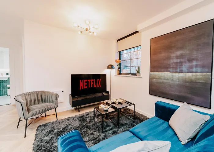 Stunning Industrial Style Gem, City Centre, Balcony Canal View, Fast Wifi, Contractors, Families Birmingham