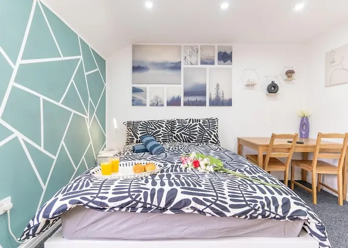 Stylish Studio In Moseley Village Birmingham