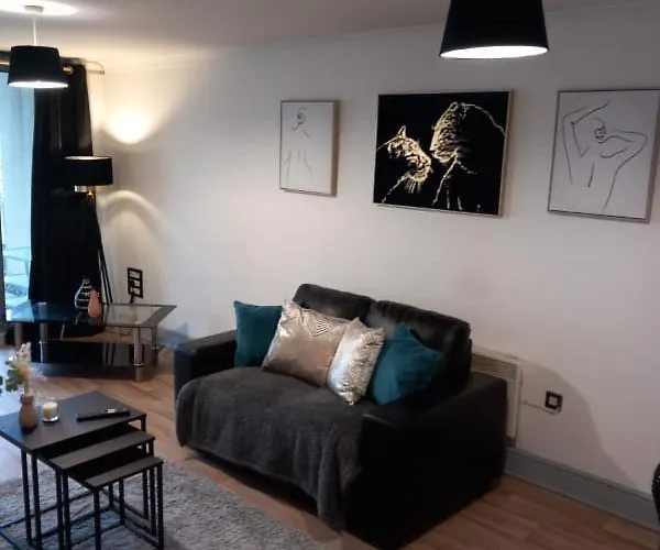 Broad Street - Balcony 1 Bedroom Apartment Birmingham