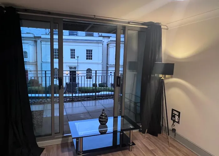 Broad Street - Balcony 1 Bedroom Apartment Birmingham