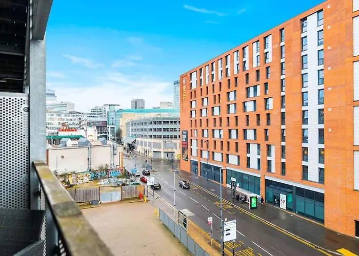 Funky Arcadian Centre Apartment By Azura Nights Birmingham