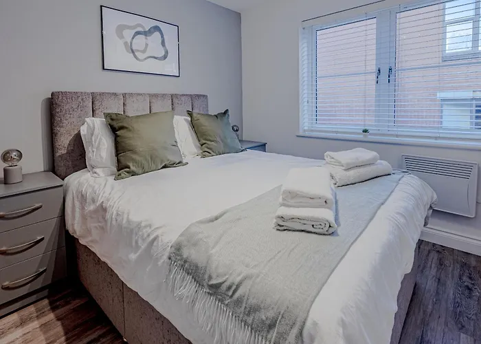 Spacious & Modern - 3 Bedroom - Gated - Free Parking - Jewellery Quarter Birmingham