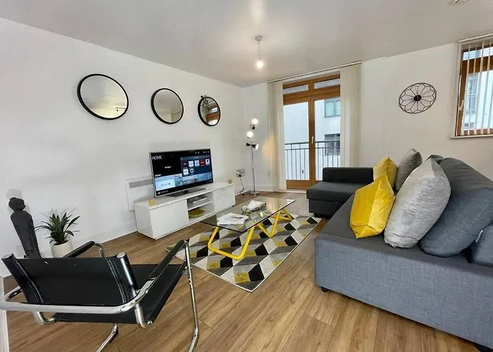 Comfy & Stylish Stay At Birmingham!