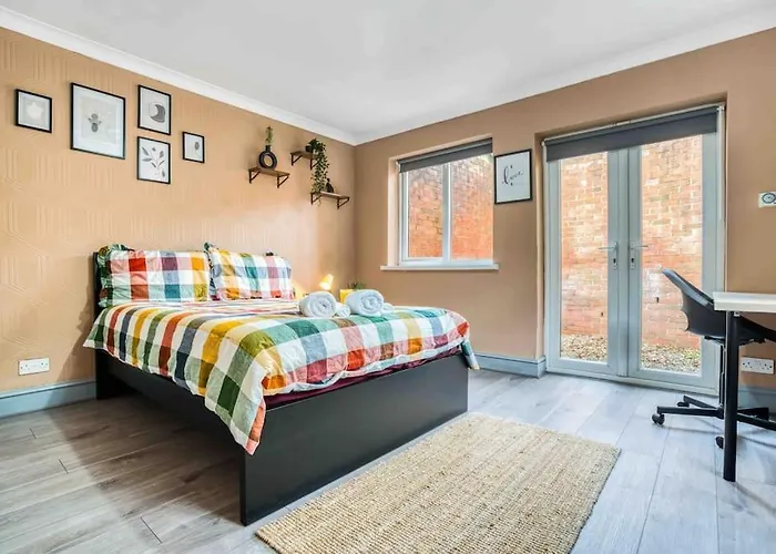 Spacious 3-Bed With Free Parking Birmingham