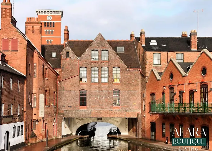 Luxury 3 Floor Townhouse Birmingham - Alara Boutique Living Apartment