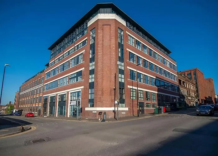 City Apartment - Free Underground Parking Birmingham