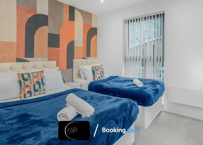 Modern 2-Bed Apartment - Central Birmingham - Sleeps 6