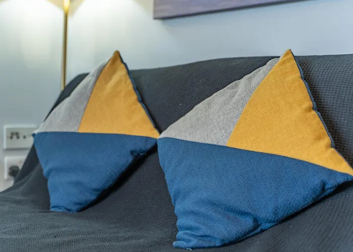 City Skyline View Studio Apartment - Birmingham Central