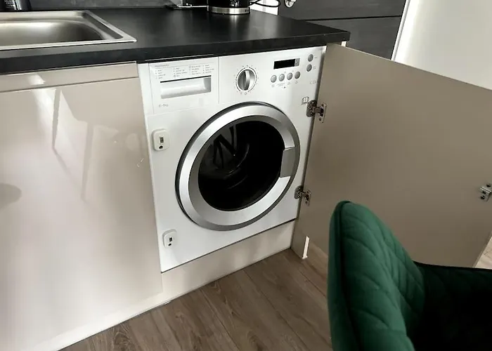 Luxury Oaks Suite, Free Private Parking, 2 Bed 2 Bathroom Apartment, Central Solihull Birmingham