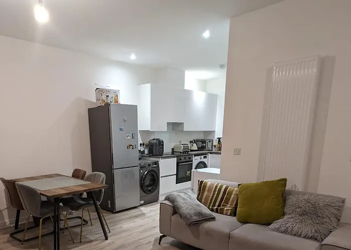 Contemporary Double Ensuite Room Birmingham