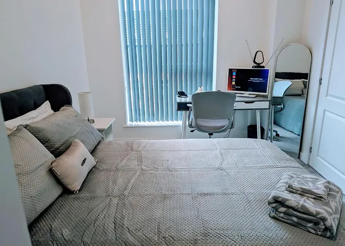 Contemporary Double Ensuite Room Birmingham