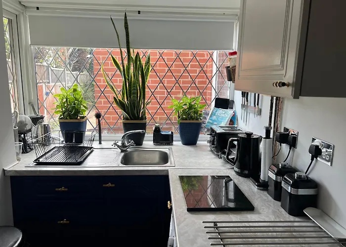 Double Room- 1 Person -In Great Barr Near M5 - M6 - Parking - Tv Bed-Garden Birmingham
