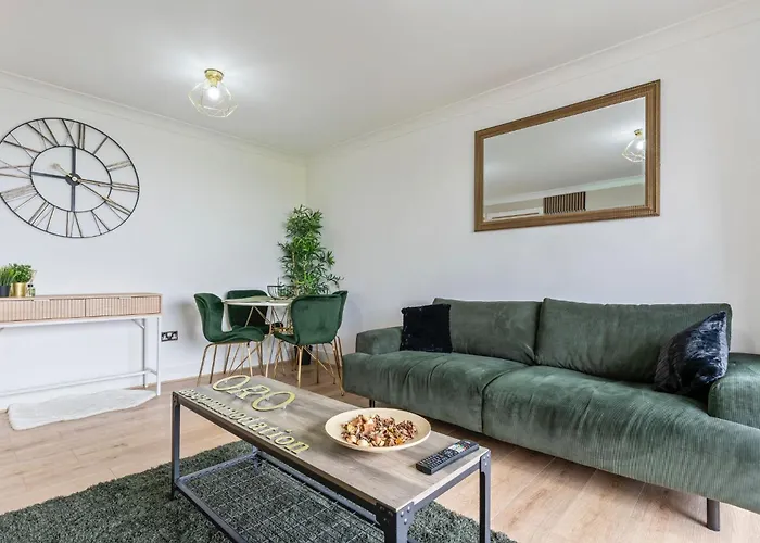 Central Birmingham 2 Bed With Balcony And City Views