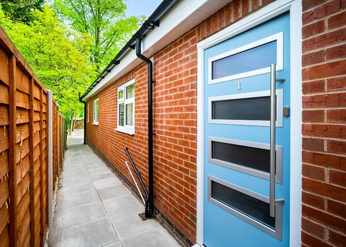 Modern 3 Bedroom Apartment - Terrace - Near City Centre - Wifi - Smart Tv 1Mr Birmingham
