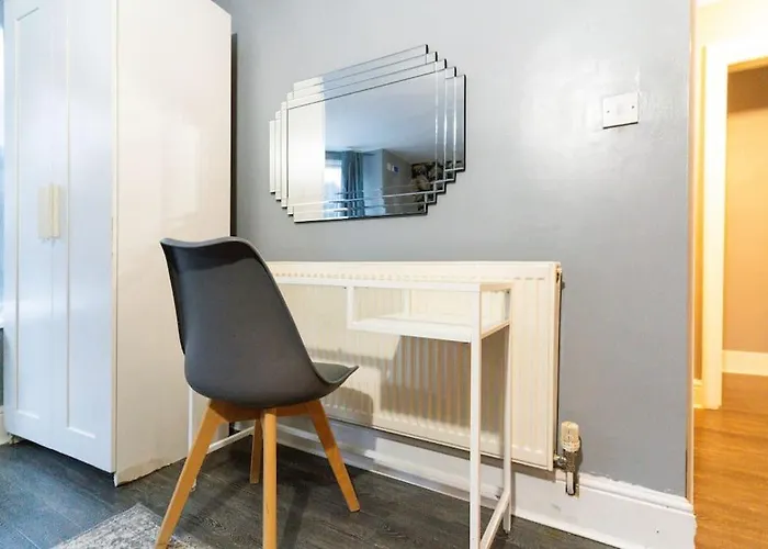 2-Bed Luxury With Free Parking Apartment Birmingham