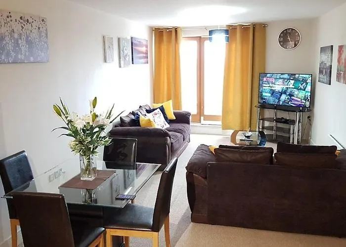 Kcs Birmingham City Apartment With Balcony