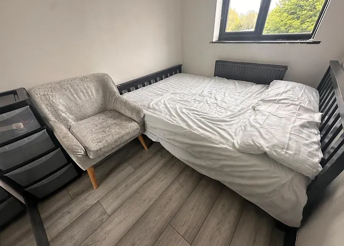 Cozy Double Near Train Station Apartment Birmingham