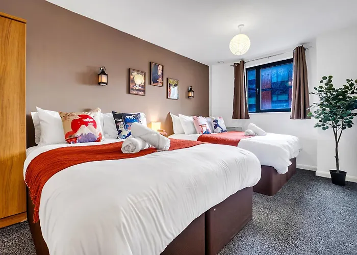 Anime Courtyard In Central And Free Parking With Netflix Birmingham