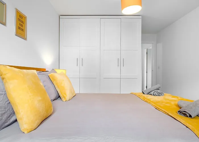 Quiet Central Suite Near Mailbox, King Bed, Ping Pong, Netflix Birmingham