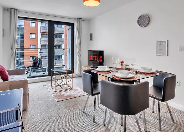 Quiet Central Suite Near Mailbox, King Bed, Ping Pong, Netflix Birmingham
