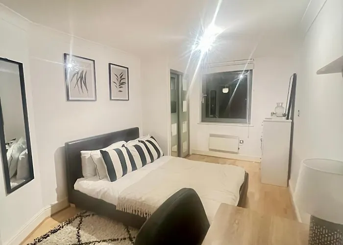 Stunning Modern 2 Bed Apartment With City Views Birmingham