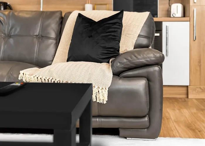 Modern 2 Bedroom Apartment - Secure Parking - City Centre 195M Birmingham