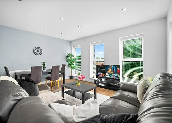 Modern 2 Bedroom Apartment - Secure Parking - City Centre 195M Birmingham