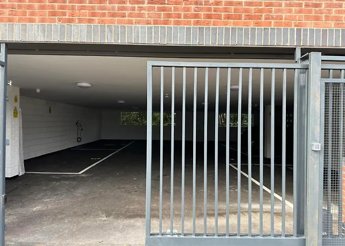 Brand New Luxury Modern Spacious Birmingham