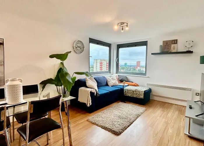 Stunning Modern 2 Bed Apartment With City Views Birmingham