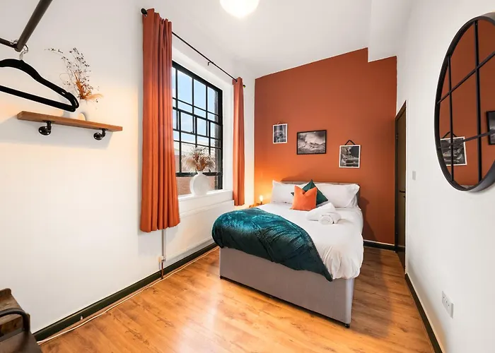 Spacious 3Br Apt, Jq Birmingham With Parking