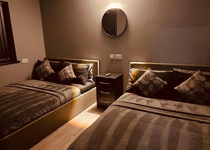 Urban Escape 4Bedroom House- With Free Private Parking - Birmingham City